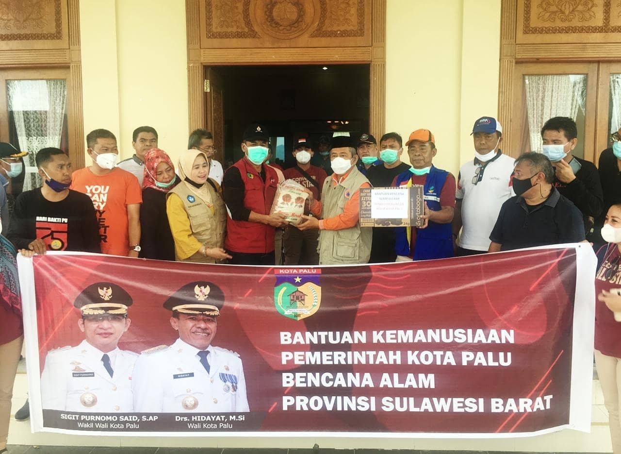 Foto: Gubernur Sulbar Terima Bantuan Kemanusiaan dari Pemkot Palu